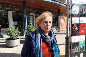 La regidora Graciela Haydeé Falconi explicant la proposta. Eix
