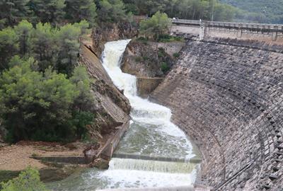 L'ACA es compromet a canviar les comportes del pantà del Foix per incrementar el desguàs. ACN