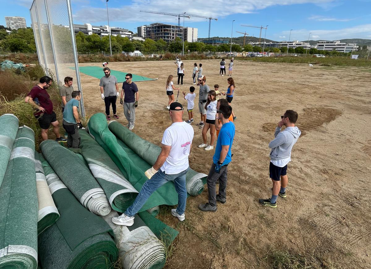 L’activitat va reunir esportistes, famílies i simpatitzants del club amb l’objectiu de netejar i condicionar l’espai. Eix