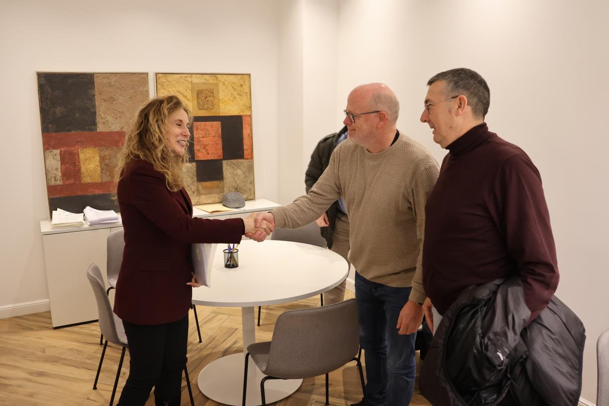 L’Ajuntament de Sant Sadurní signa la compravenda de l’antiga caserna de la Guàrdia Civil. Ajt Sant Sadurní d'Anoia