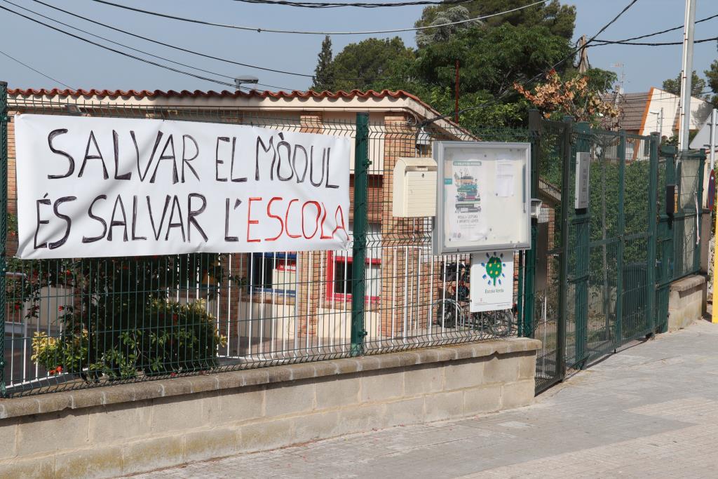 L'Ajuntament de Subirats veta l'accés del Departament d'Educació a una escola per evitar que retiri un barracó. ACN