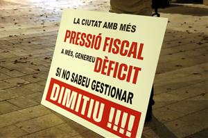 L'Ajuntament d'Igualada i les associacions de comerciants arriben a un acord per revisar l'augment de la taxa de residus