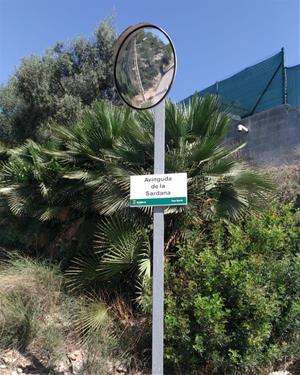 L’Ajuntament d’Olivella renova les plaques dels carrers amb un nou disseny funcional