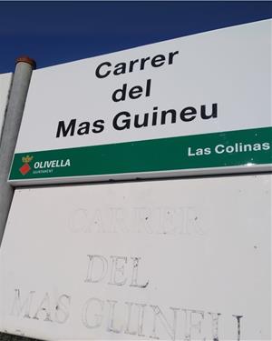 L’Ajuntament d’Olivella renova les plaques dels carrers amb un nou disseny funcional