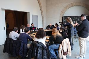 L'alcalde, Pere Vernet, i els tinents d'alcalde i socis de govern, Pedro Campos i Arantza Molina, han fet balanç amb la premsa dels projectes en curs 