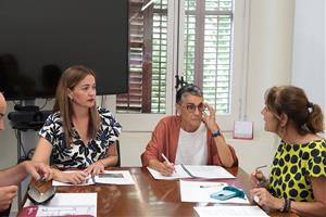 L’alcaldessa de Sant Pere de Ribes demana a la consellera de Salut més recursos per a l’atenció primària i hospitalària