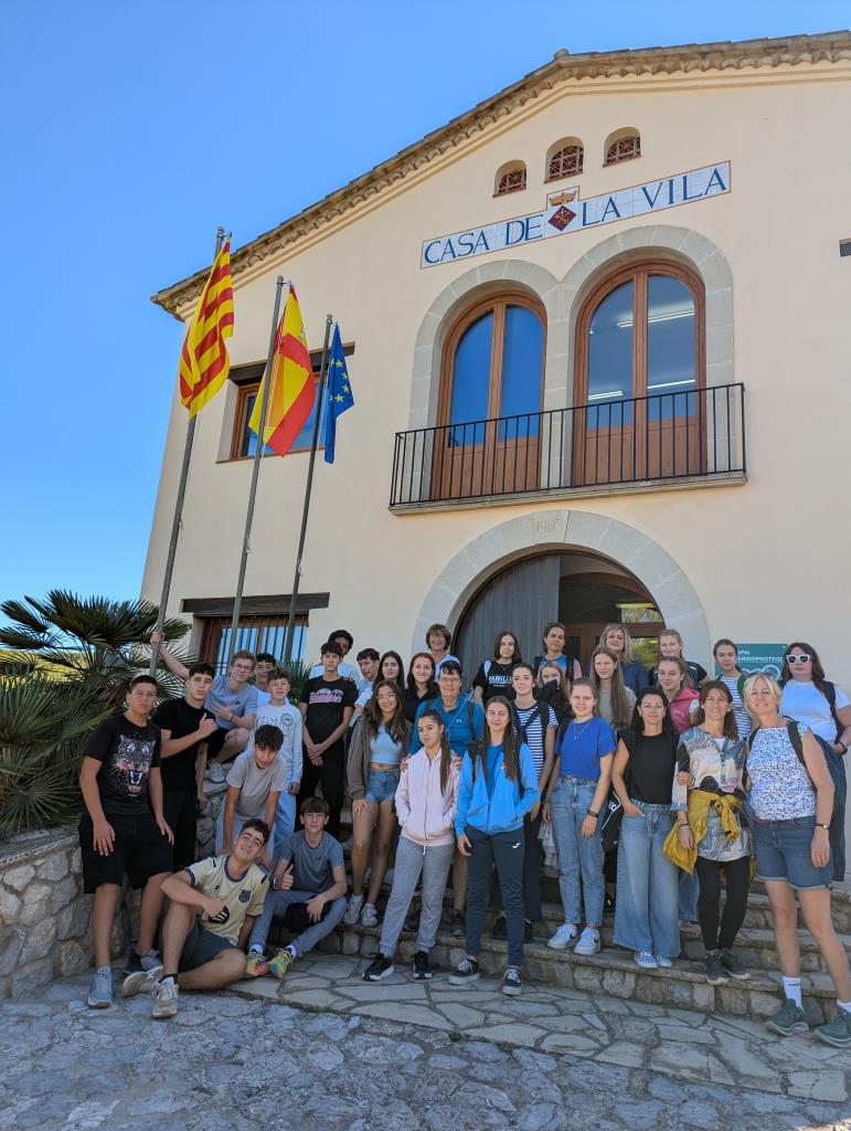 L’alumnat d’El Morsell i els estudiants d’intercanvi alemany visiten el Nucli Antic d’Olivella. Ajuntament d'Olivella