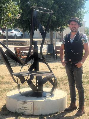 L'artista Manolo Urbano cedeix a Olèrdola una escultura. Ajuntament d'Olèrdola