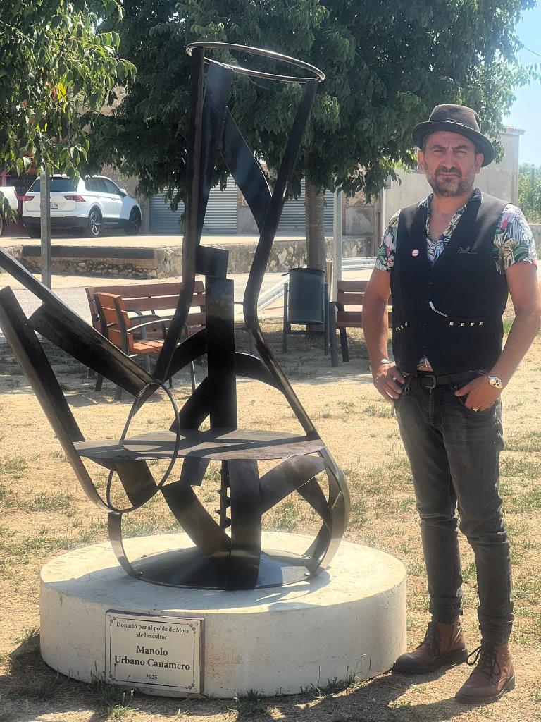 L'artista Manolo Urbano cedeix a Olèrdola una escultura. Ajuntament d'Olèrdola