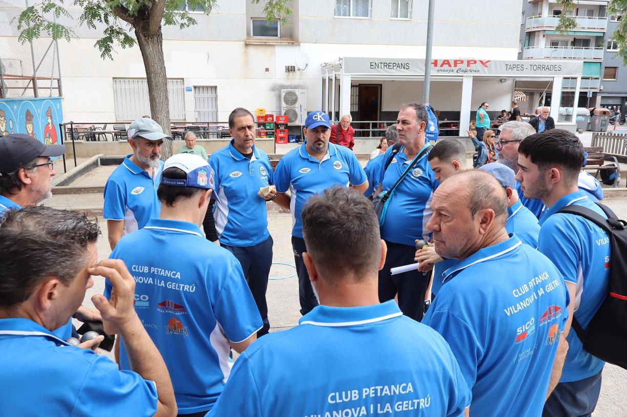 L'equip del Club Petanca Vilanova i la Geltrú. Eix