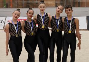 L'equip júnior del Club Rítmica Olèrdola. Eix