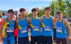 L’equip sub18 masculí del Club Atletisme Vilafranca . Eix