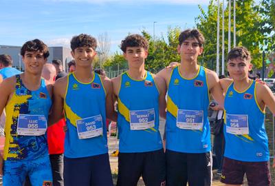 L’equip sub18 masculí del Club Atletisme Vilafranca . Eix