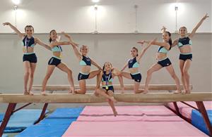Les gimnastes de Via Olímpica del Club Gimnàstica Vilanova. Eix