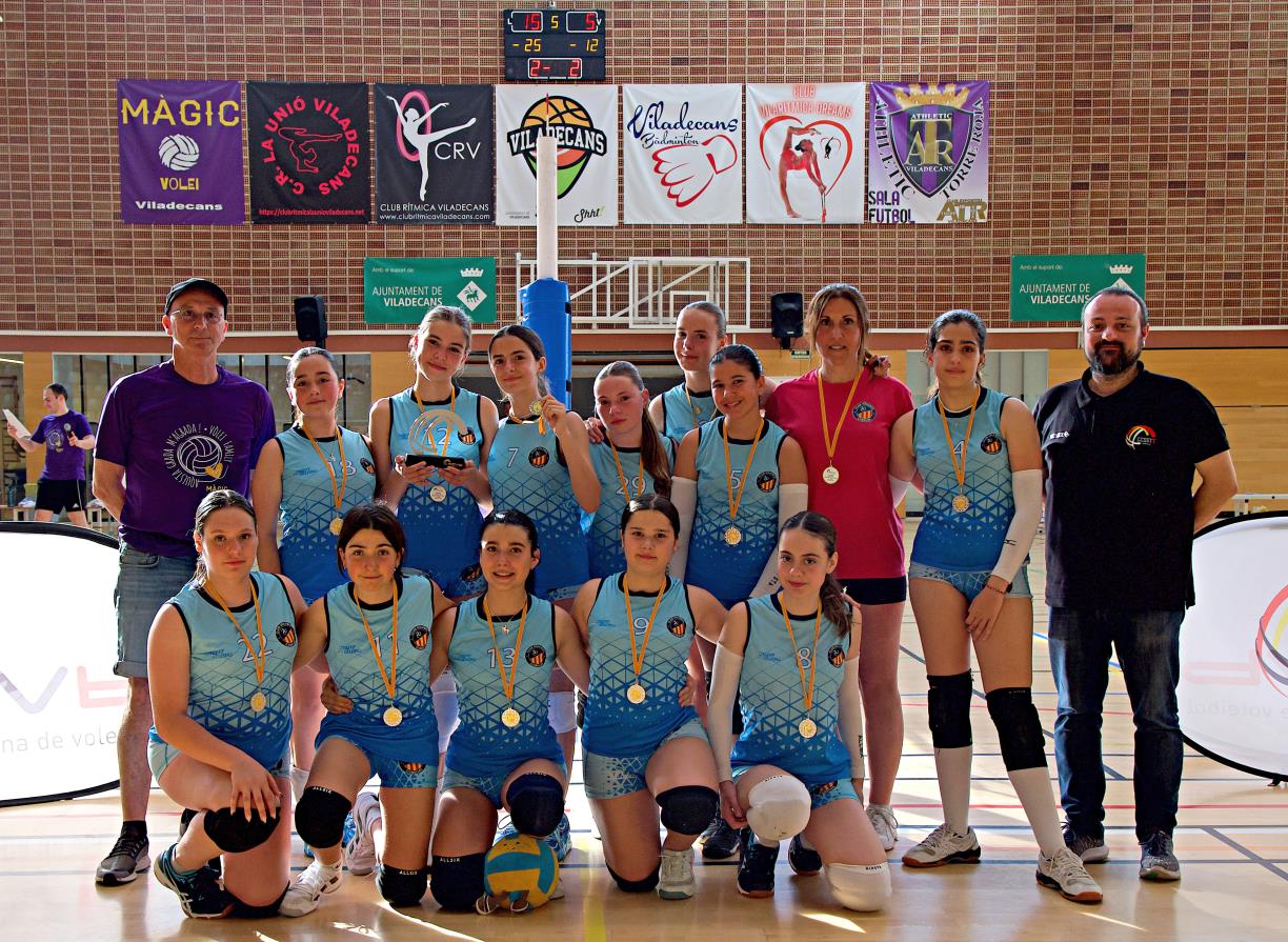 Les jugadores del Club Vòlei Cubelles. Eix