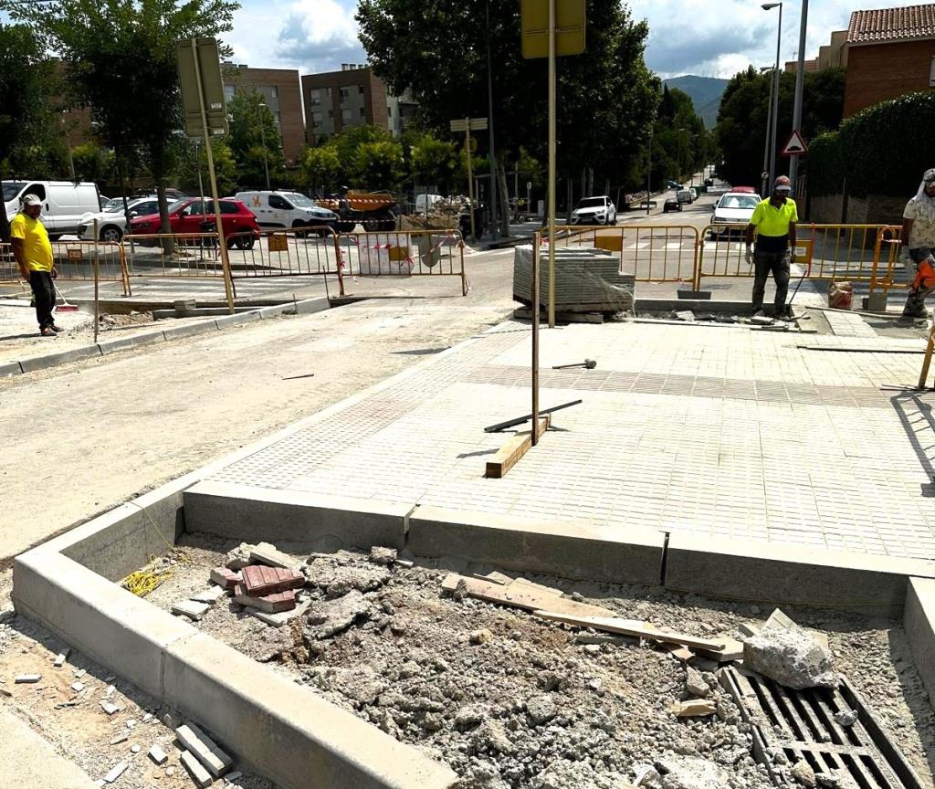 Les obres de pacificació del carrer Gelida de Sant Sadurní avancen a bon ritme i estaran enllestides abans del nou curs escolar. Ajt Sant Sadurní d'An