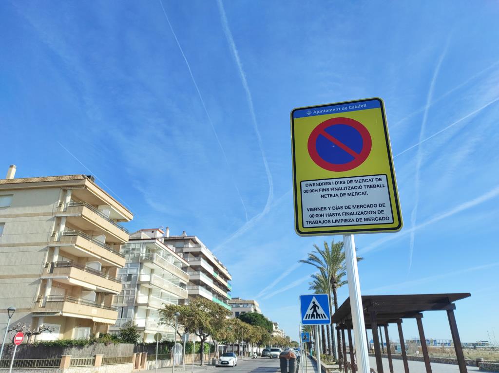 Les obres de reforma de Segur de Calafell obliquen a traslladar una part del mercat setmanal. Ajuntament de Calafell