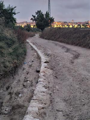 Les pluges de la DANA revelen un antic camí empedrat de traçat medieval a Vilafranca del Penedès. Ajuntament de Vilafranca