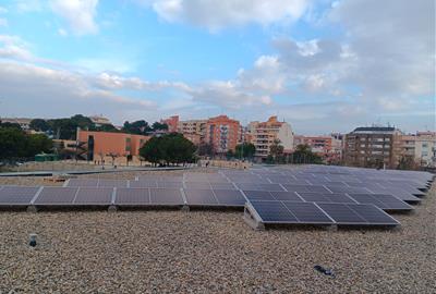 L’escola Cristòfor Mestre de Vilafranca s’incorpora a la xarxa d’equipaments municipals amb plaques solars fotovoltaiques. Ajuntament de Vilafranca