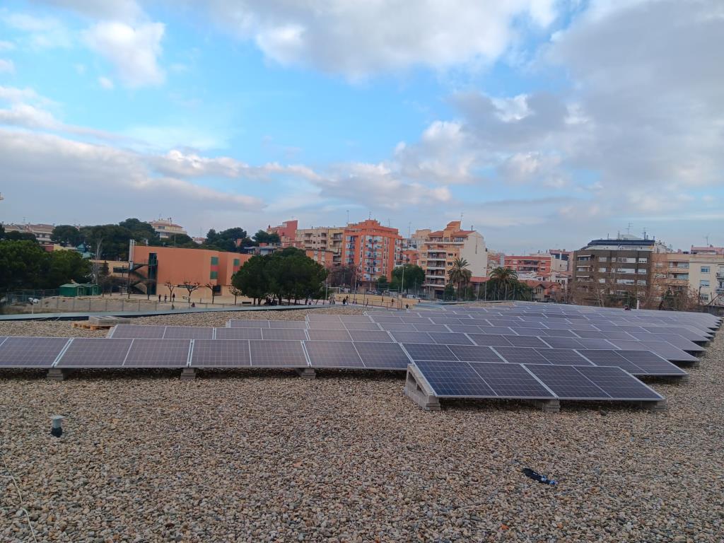 L’escola Cristòfor Mestre de Vilafranca s’incorpora a la xarxa d’equipaments municipals amb plaques solars fotovoltaiques. Ajuntament de Vilafranca