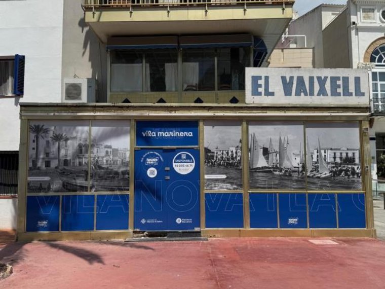 Locals Vius transforma la façana de l’antic restaurant El Vaixell en una exposició que homenatja la Vilanova marinera. Ajuntament de Vilanova