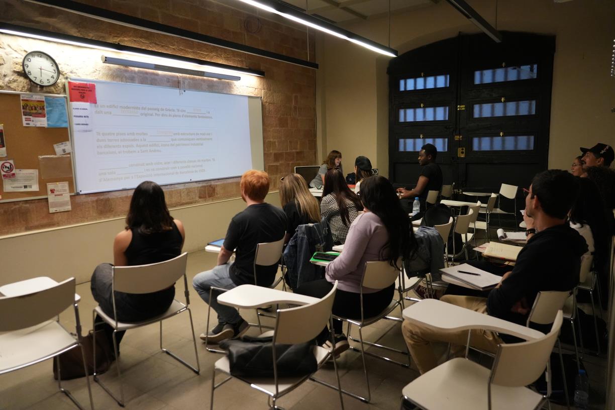 L'ús habitual del català retrocedeix a gairebé tots els territoris, amb caigudes de més de 4 punts al Penedès. ACN