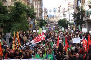 Manifestació massiva de docents a Barcelona per clamar millores al Govern. ACN