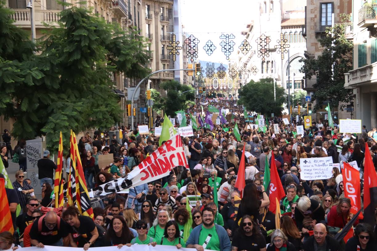 Manifestació massiva de docents a Barcelona per clamar millores al Govern. ACN