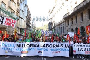 Manifestació massiva de docents a Barcelona per clamar millores al Govern