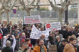 Manifestació 'Trens Dignes' Calafell, trens, rodalies, renfe