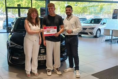 Marc Mirabent, guanyador del premi de 3.000 € per la compra d’un vehicle durant les Fires de Maig 2025. Ajuntament de Vilafranca