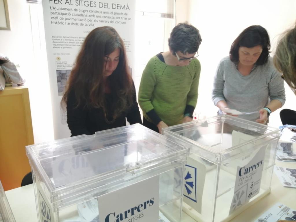 Més de 1.200 persones decideixen el nou paviment del nucli històric de Sitges. Ajuntament de Sitges