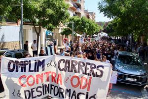 Més de 300 persones es manifesten pels carrers de Piera en defensa de la convivència i en contra dels 