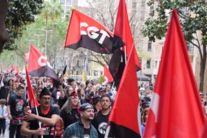 Més de 500 persones de la CGT Barcelona es manifesten amb el lema 'Lluitem per tenir futur'