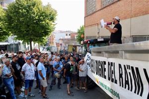 Més d’un centenar de viticultors es concentren a Sant Sadurní d’Anoia per exigir un preu “digne” del raïm