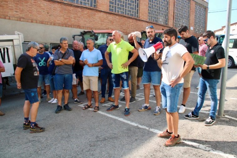 Més d’un centenar de viticultors es concentren a Sant Sadurní d’Anoia per exigir un preu “digne” del raïm. ACN