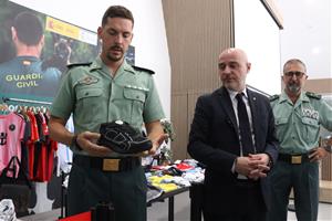 Mig centenar d'operacions contra el top manta des de l'abril intervenen 139.000 productes, valorats en 26 milions. ACN