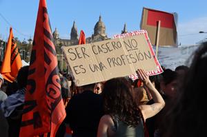 Milers de llogaters surten al carrer a Barcelona contra el preu de l'habitatge