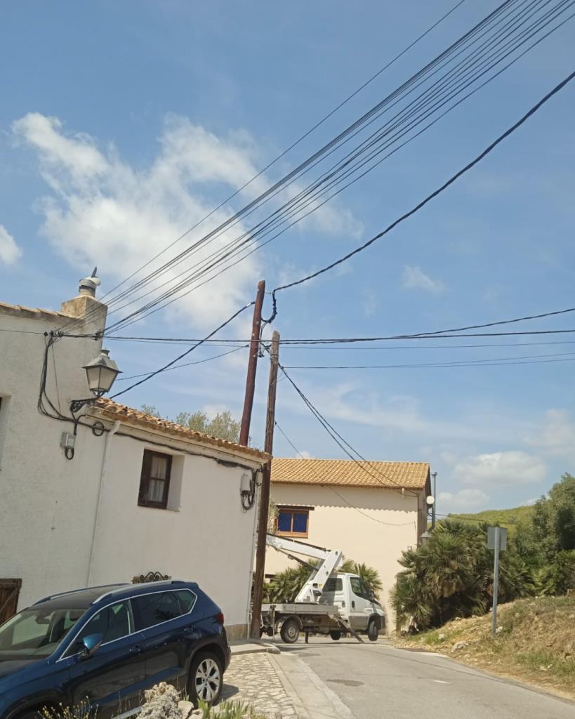 Millores a la xarxa elèctrica d’Olivella per garantir un subministrament més estable. Ajuntament d'Olivella