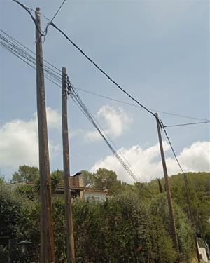 Millores a la xarxa elèctrica d’Olivella per garantir un subministrament més estable