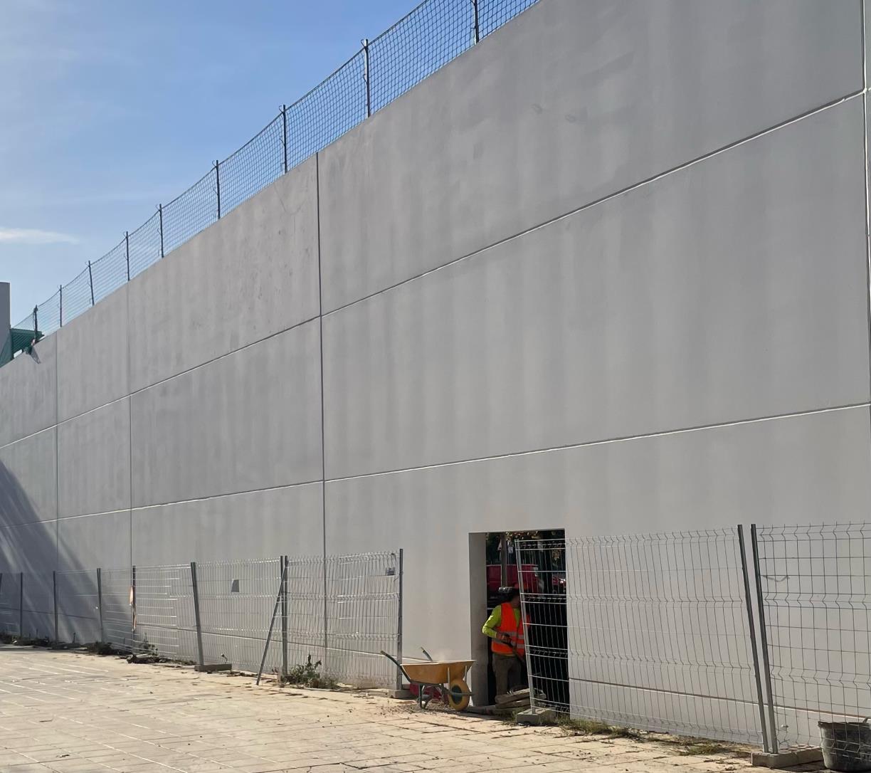 Mur del nou supermercat de la Rambla la Pau. Roger Gómez