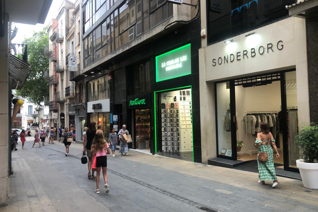 Només un 7% de les denúncies per vulneració de drets lingüístics dels consumidors han acabat en sanció l'última dècada. ACN