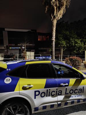 Normalització de l’incendi: segueix la vigilància però no hi ha risc per a la població. Ajuntament de Vilanova