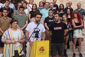 Pau Mateo a la roda de premsa de la CUP de Vilanova i la Geltrú . Eix