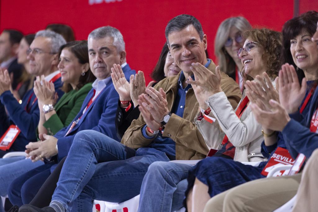 Pedro Sánchez, María Jesús Montero i Santos Cerdán. ACN