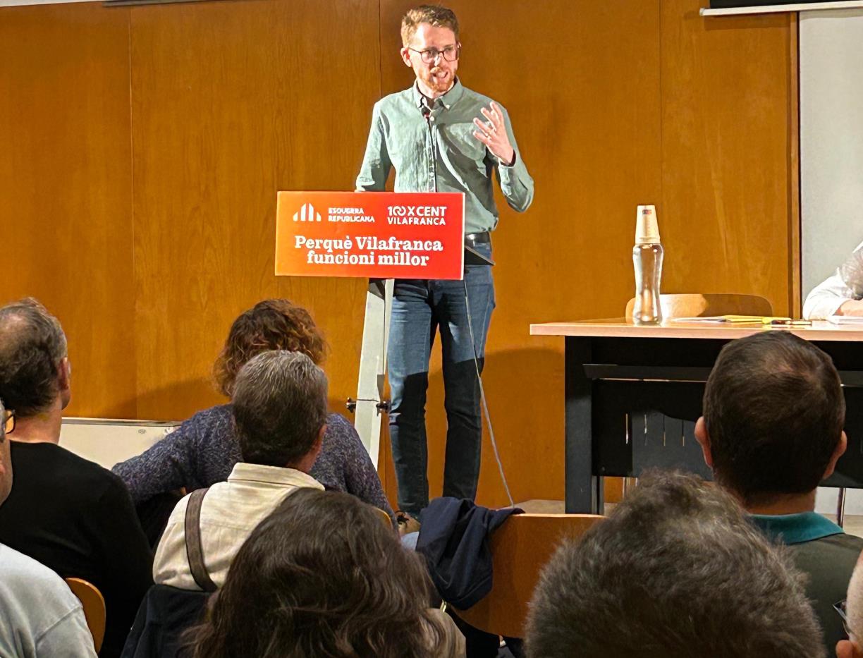Pere Sàbat a l’assemblea d’Esquerra Republicana . Eix