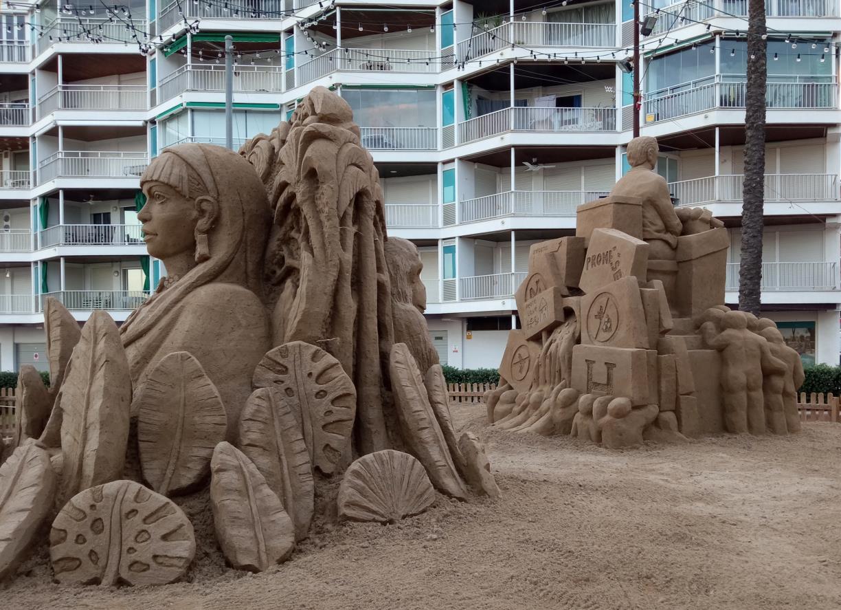 Pessebre de sorra de la platja de La Pineda. Eix