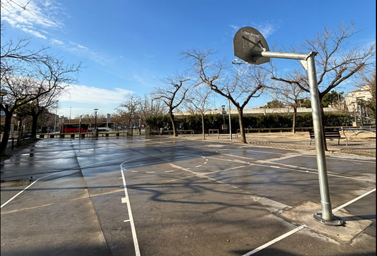 Pista de bàsquet de la Plaça Vilanova. Eix