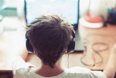 Pornografia i adolescència: una generació exposada abans d’hora. EIX