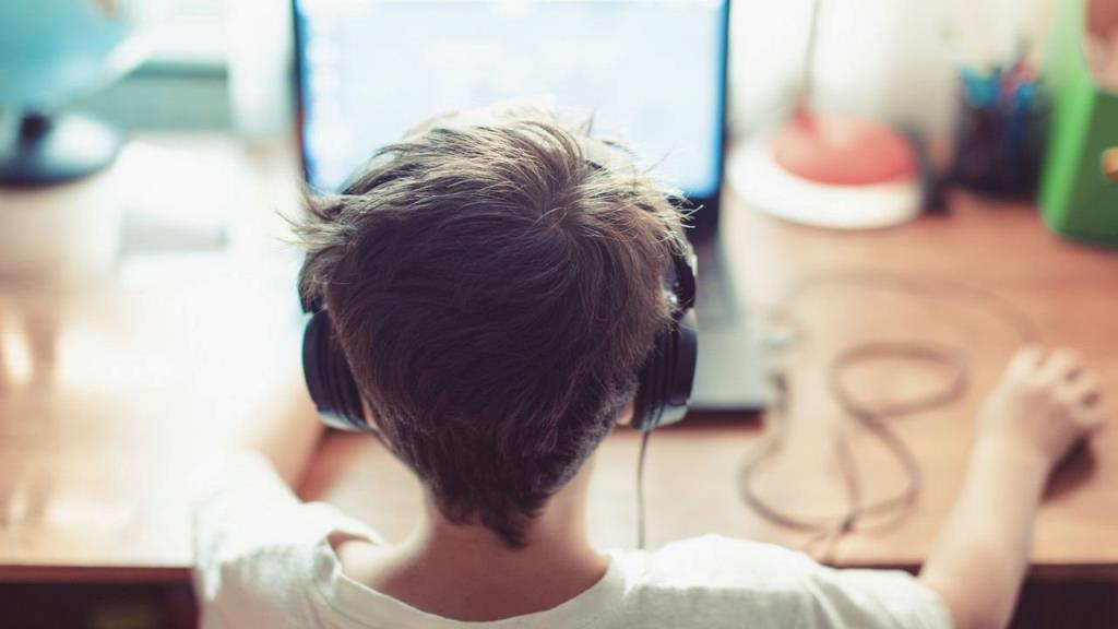 Pornografia i adolescència: una generació exposada abans d’hora. EIX